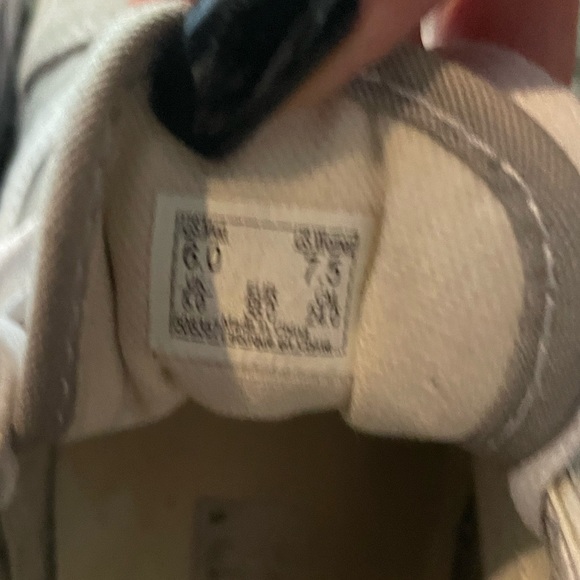 Vans - Picture 3 of 4